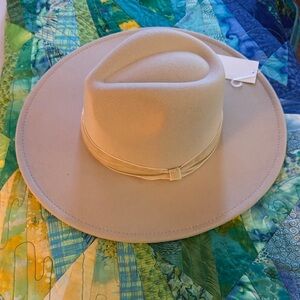 NWT Forever 21 Cream Wool Felt Wide Brim Fedora Hat S/M